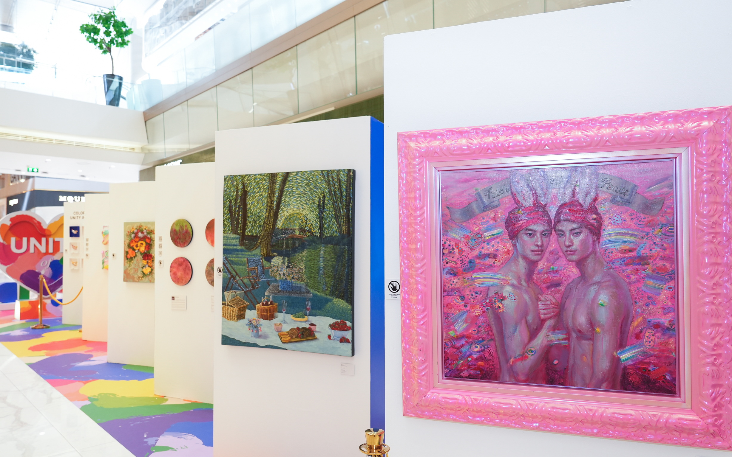ไอคอนสยาม เปิดพื้นที่ Arts Way ชั้น M ร่วมกับ Queer Art Thailand จัดแสดงนิทรรศการศิลปะ “Colors of Pride: Unity in Diversity” ถ่ายทอดสุนทรียศาสตร์แห่งความหลากหลายผ่านสื่อผสมหลากรูปแบบ ชวนชมฟรีวันนี้ – 21 มิ.ย. 69